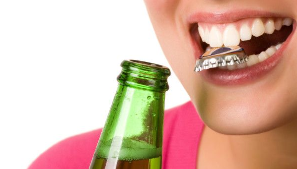Peligrosos hábitos para los dientes