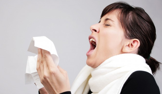 ¿Por qué cerramos los ojos al estornudar? 