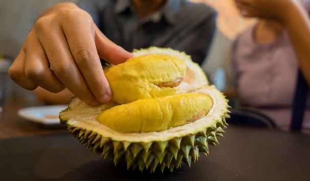 El durián, la fruta que huele a basura